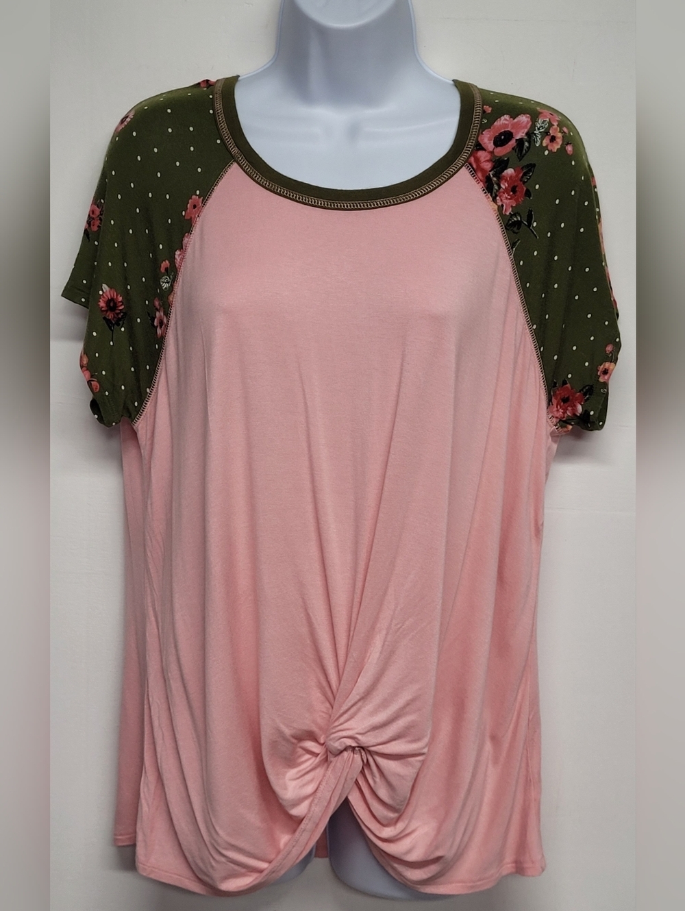 No Boundaries XXL 2X 19 Top Slinky Stretch Knit Twist Hem Pink Freen Polka Dot